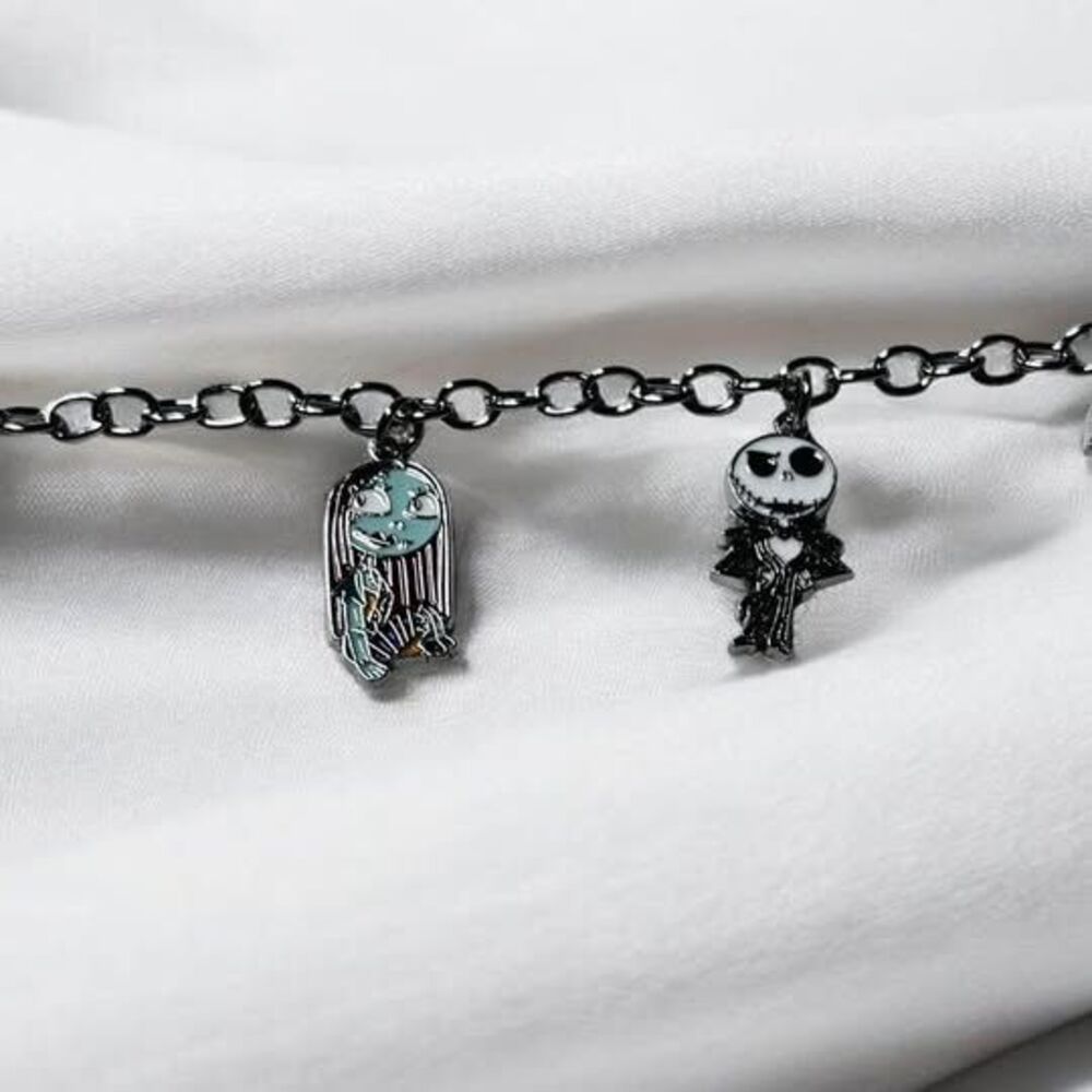 🎁🎁FREE FAST SHIPPING.!!! Nightmare Before Christmas Character Charm Bracelet